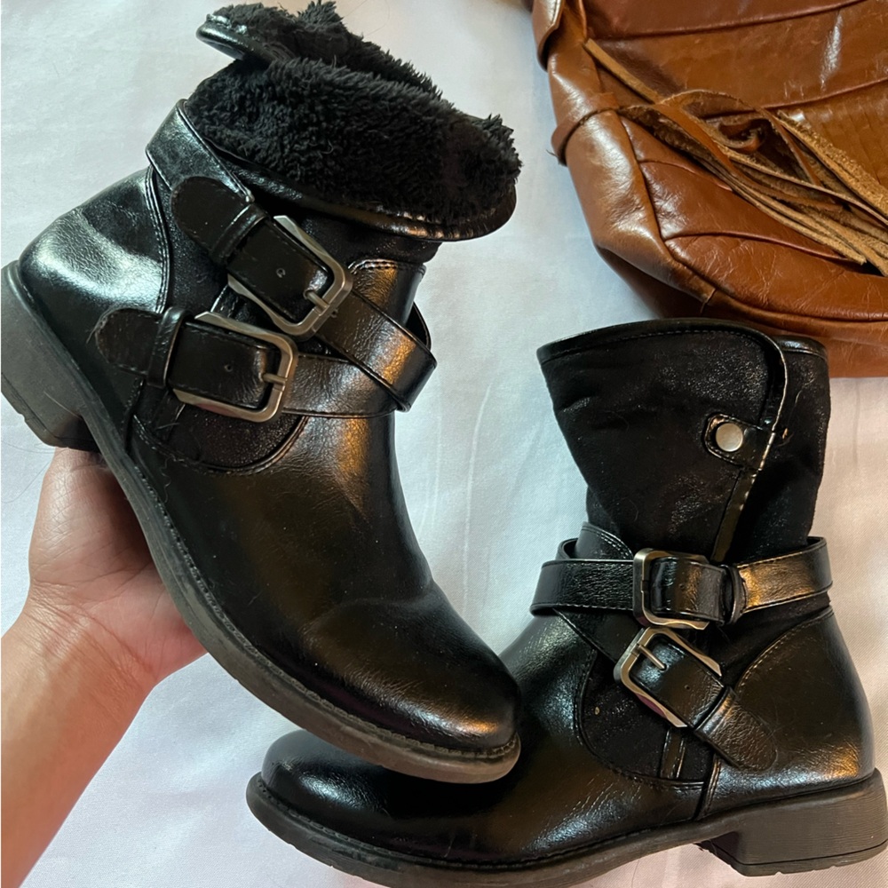 Stormy mountain women faux leather boots size 7.5